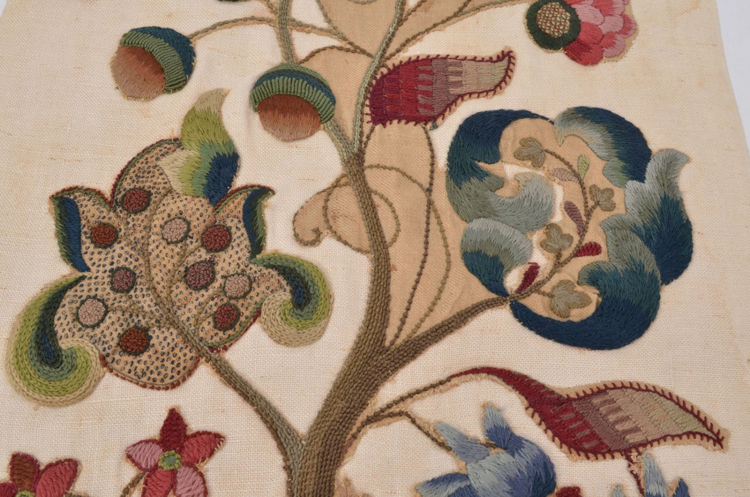 F-MO001 Tree of life with stag in crewelwork