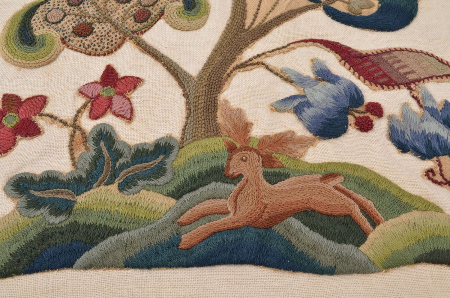 F-MO001 Tree of life with stag in crewelwork