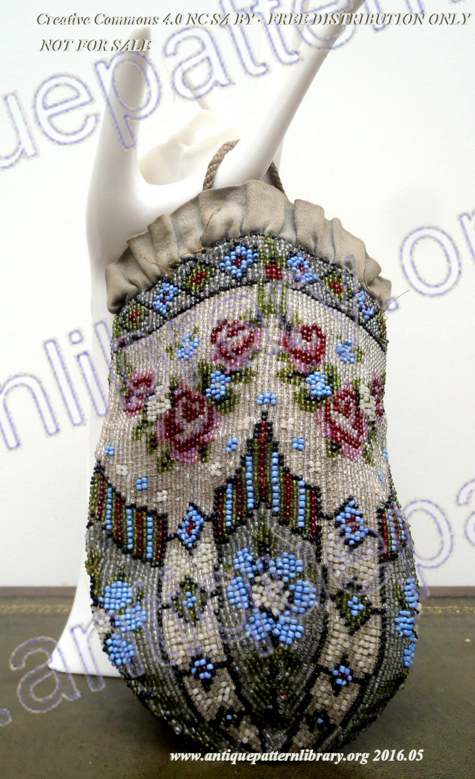 G-BL001 Beaded purse