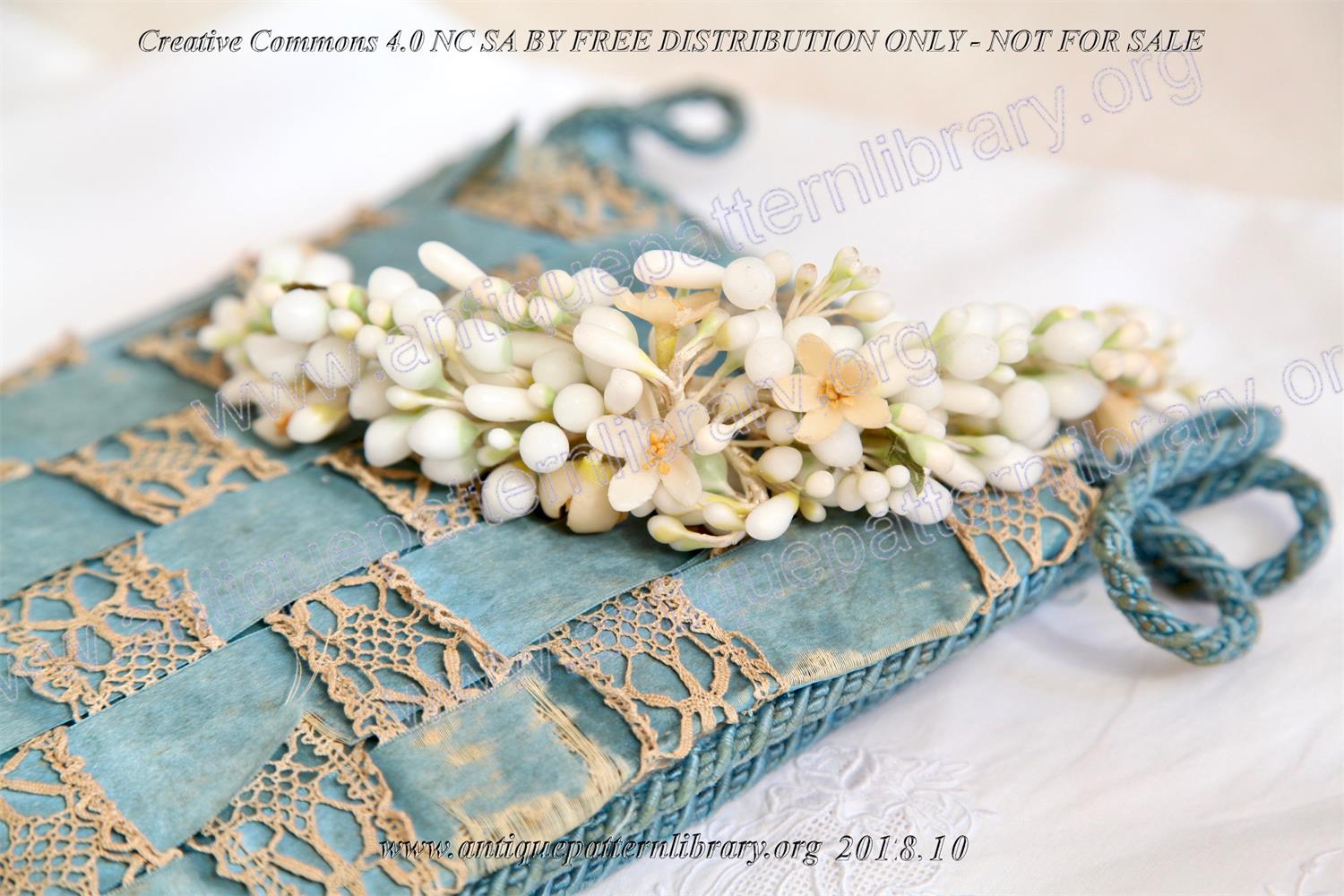 I-BD001 Silk pouch with lace and silk ribbons