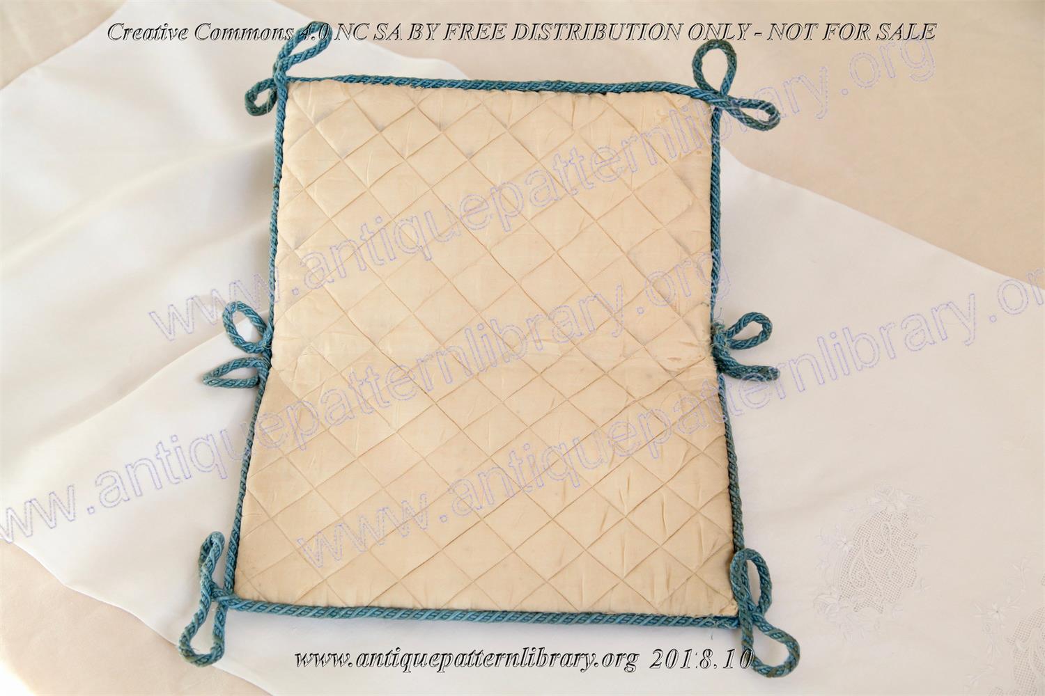 I-BD001 Silk pouch with lace and silk ribbons